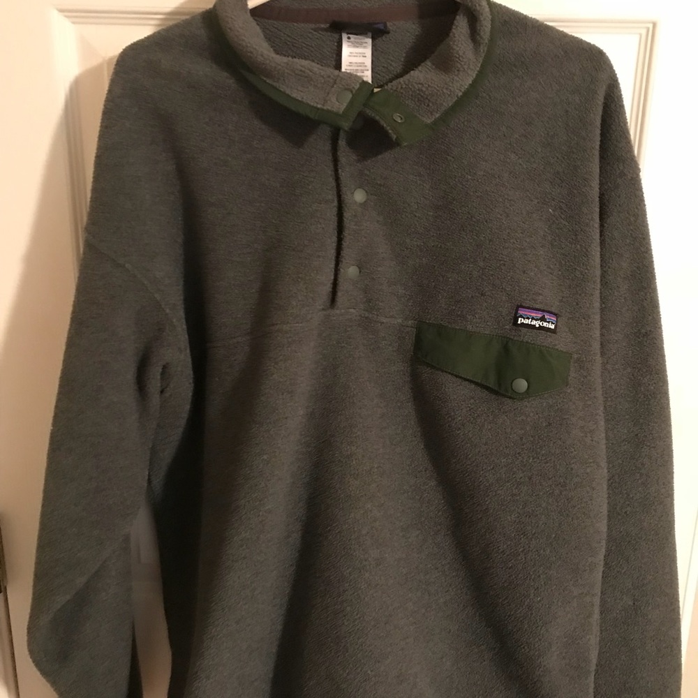 Patagonia Pullover in great and hunter green!!!